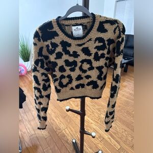 Hollister cropped sweater. Size small.
